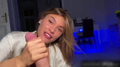 Destroying an asshole of A Russian Hot Milf!